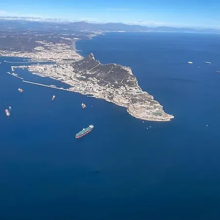 Apartment Sleek Oasis In The Heart Of - Sleeps 6 Gibraltar