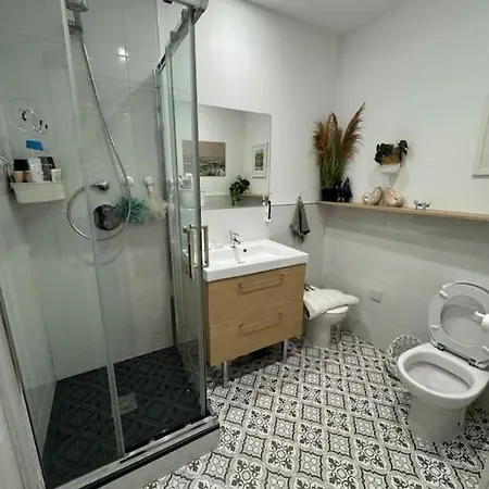 Apartment Sleek Oasis In The Heart Of - Sleeps 6
