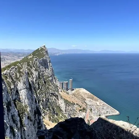Sleek Oasis In The Heart Of - Sleeps 6 * Gibraltar