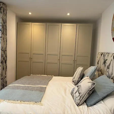 Sleek Oasis In The Heart Of - Sleeps 6 Apartment Gibraltar
