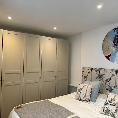 Apartment Sleek Oasis In The Heart Of - Sleeps 6 Gibraltar
