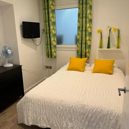 Sleek Oasis In The Heart Of - Sleeps 6 Apartment Gibraltar