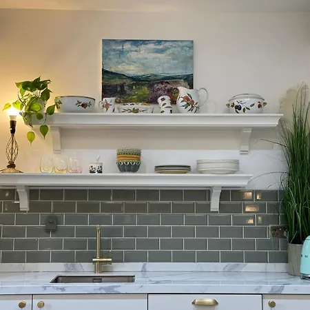 Sleek Oasis In The Heart Of - Sleeps 6 Apartment